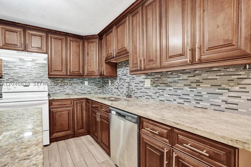 4114 Nw 88th Ave #102 - Photo 4 of 26