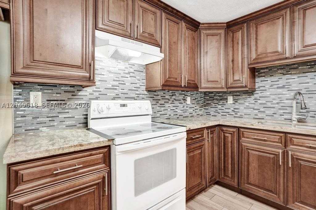 4114 Nw 88th Ave #102 - Photo 5 of 26