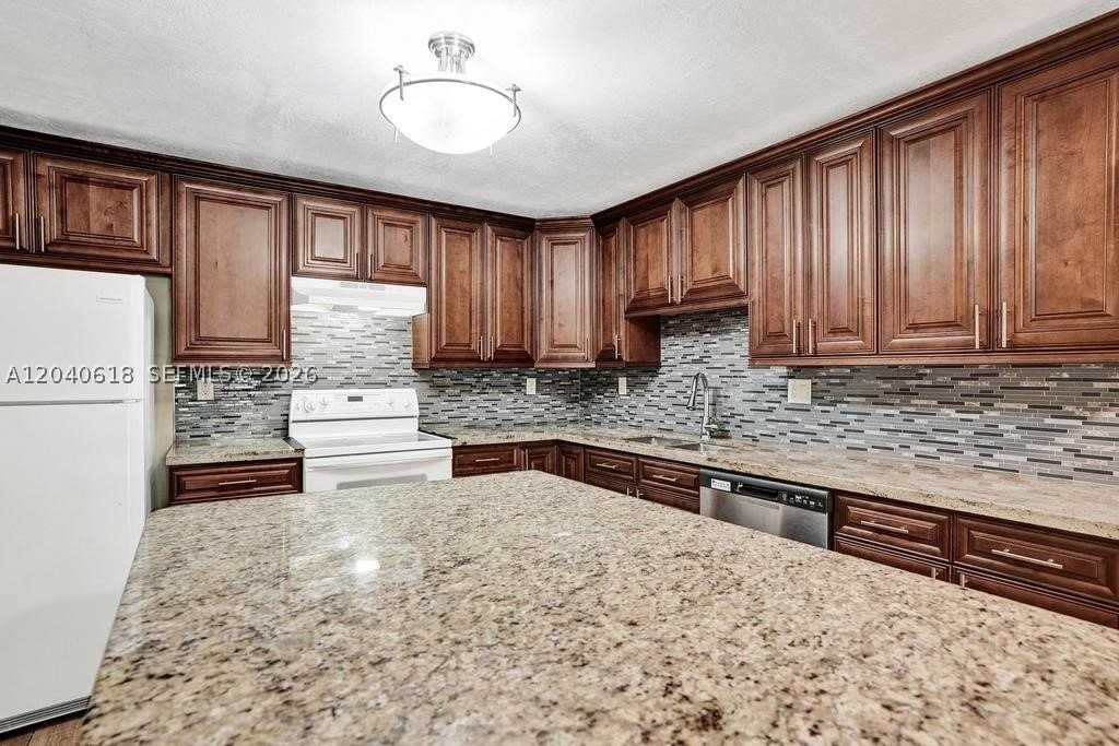 4114 Nw 88th Ave #102 - Photo 7 of 26