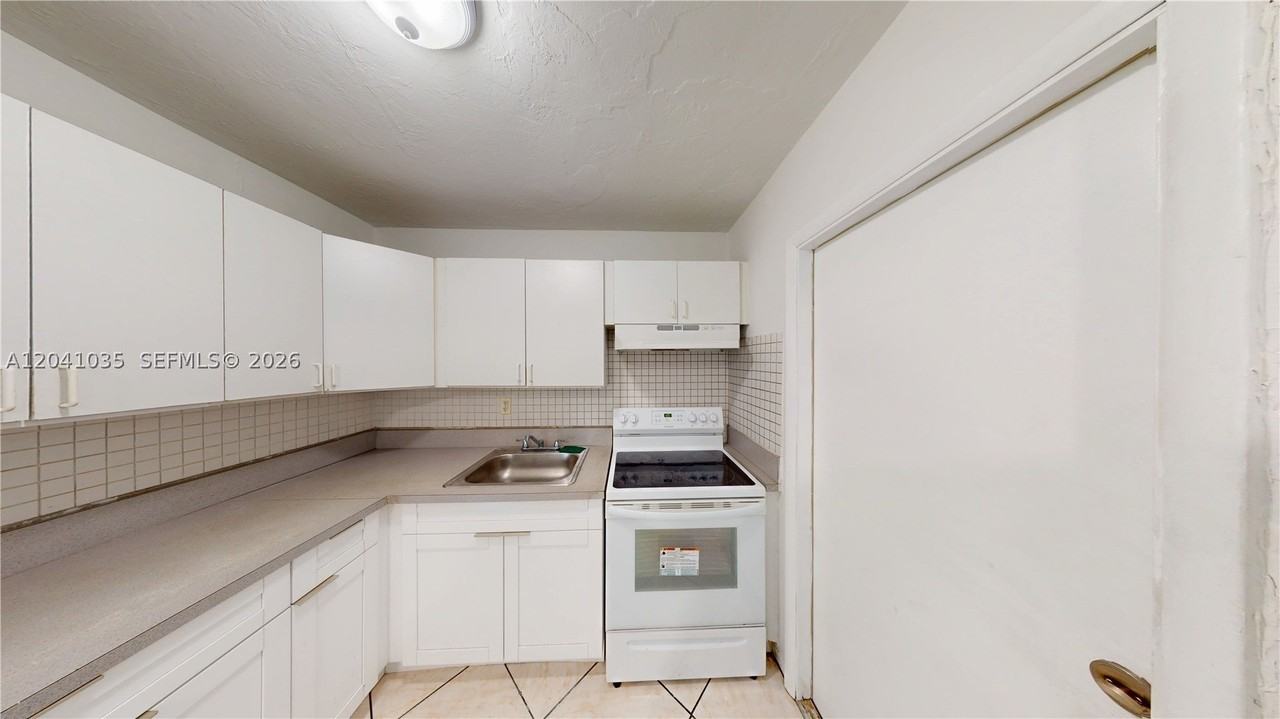 6811 Sw 16th St - Photo 3 of 21