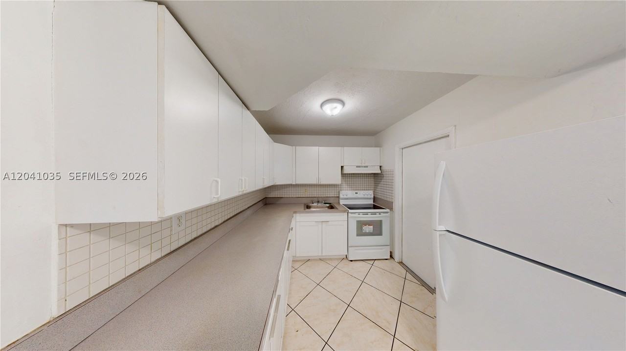 6811 Sw 16th St - Photo 4 of 21