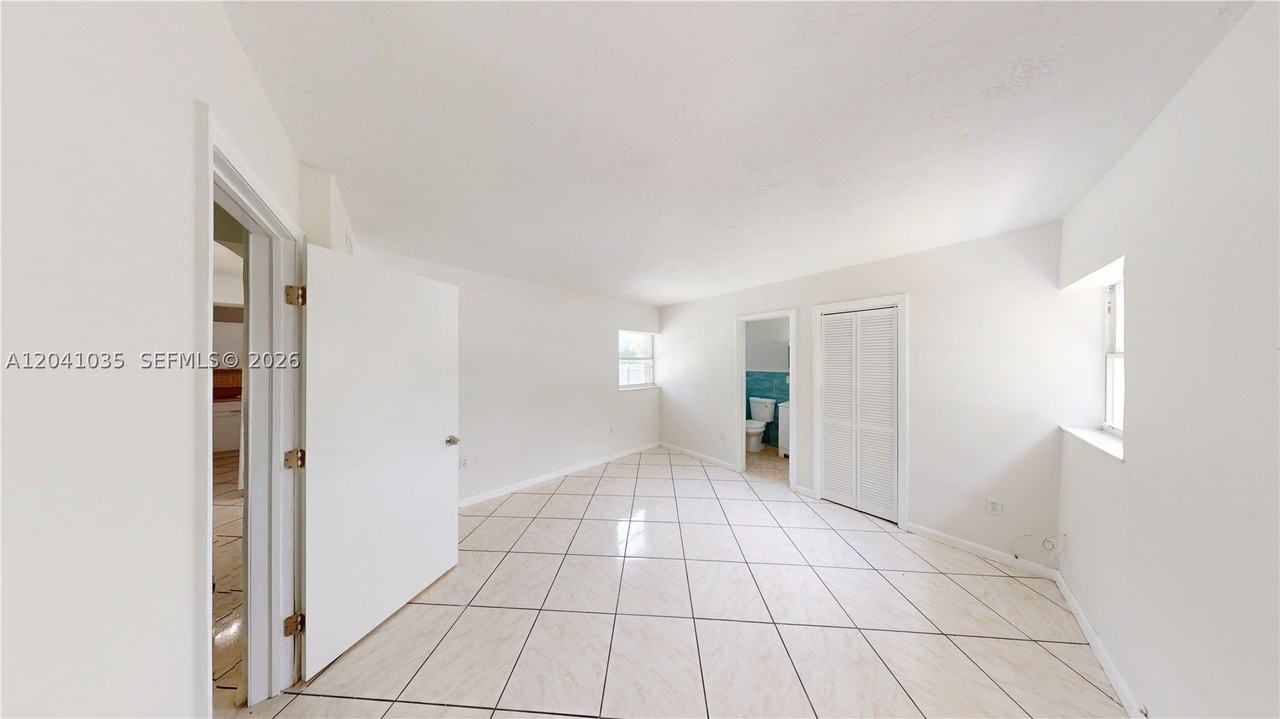 6811 Sw 16th St - Photo 6 of 21