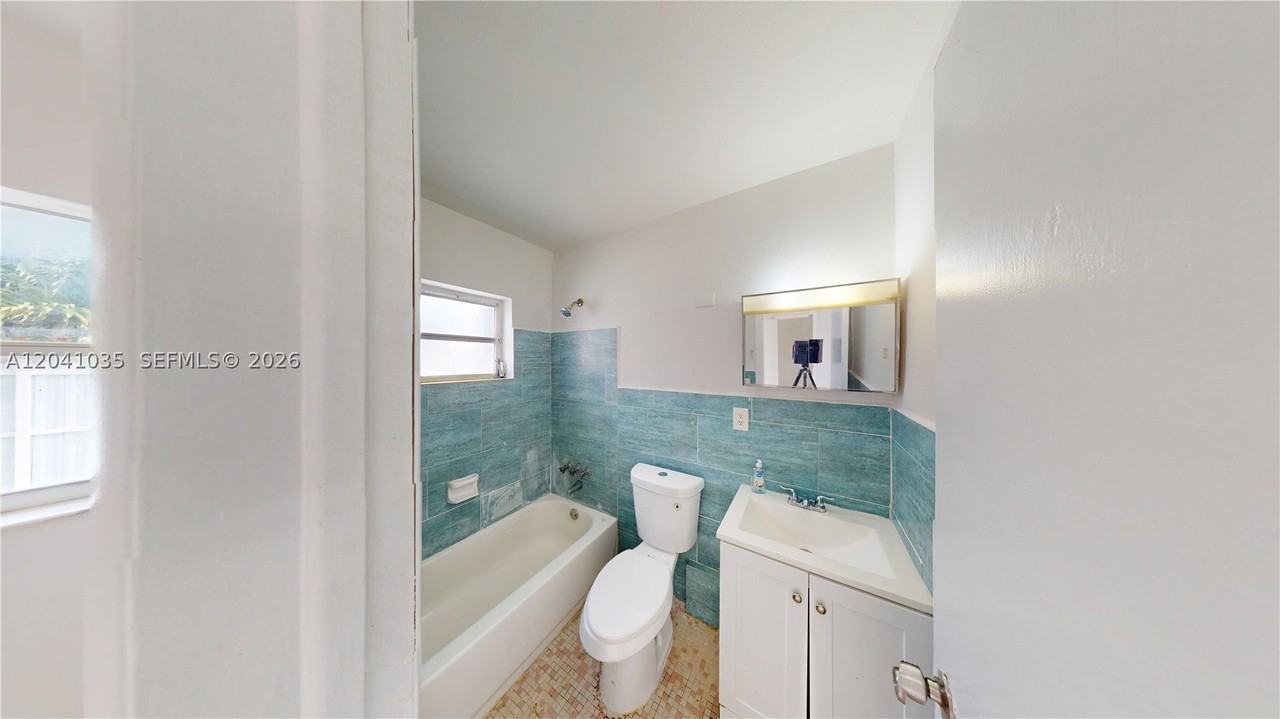 6811 Sw 16th St - Photo 7 of 21