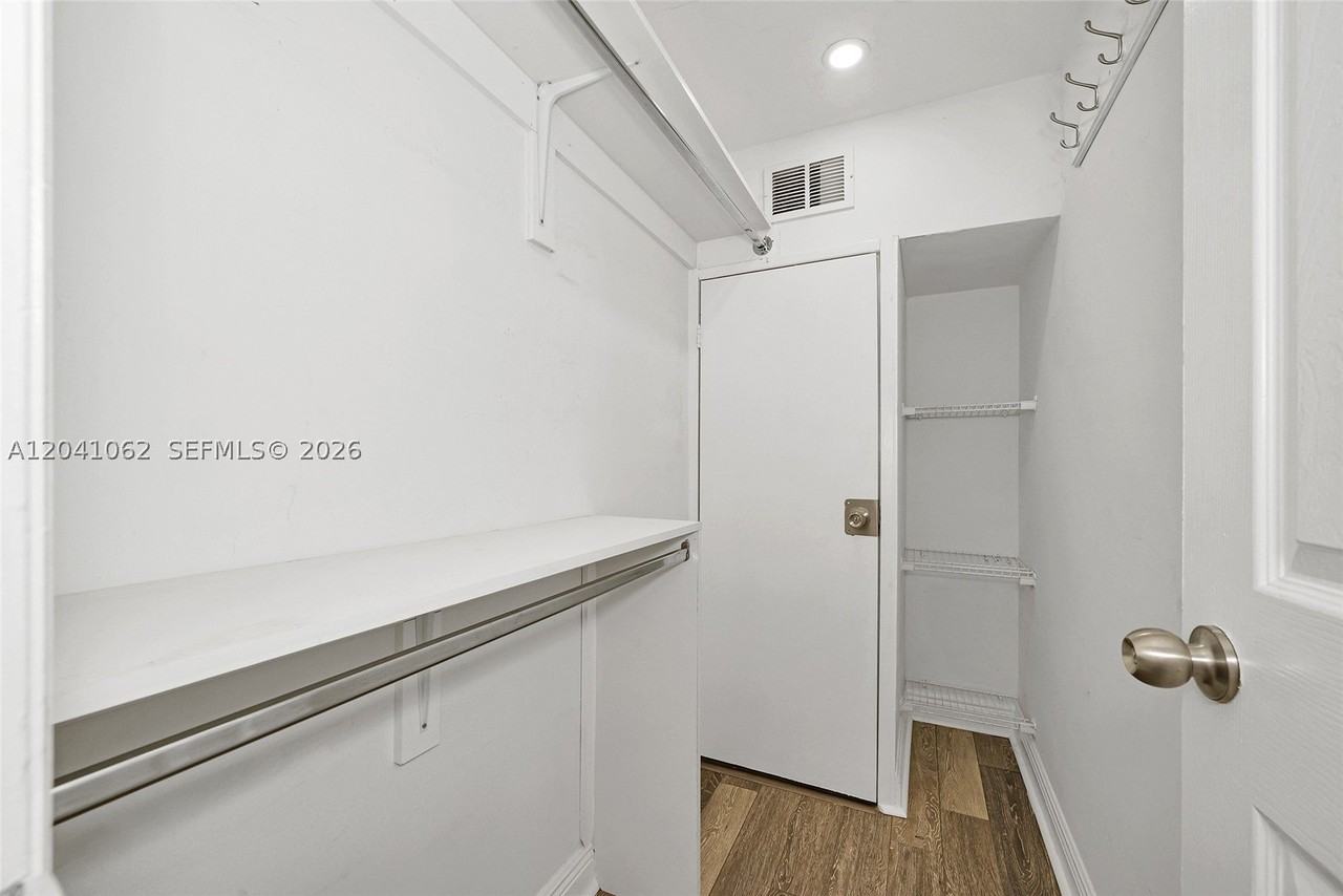 3524 Sw 14th St - Photo 5 of 28