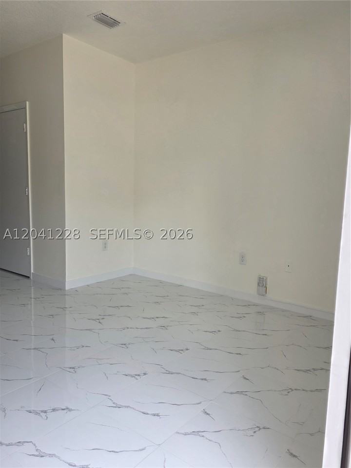 2973 Se 15th Ter - Photo 3 of 27