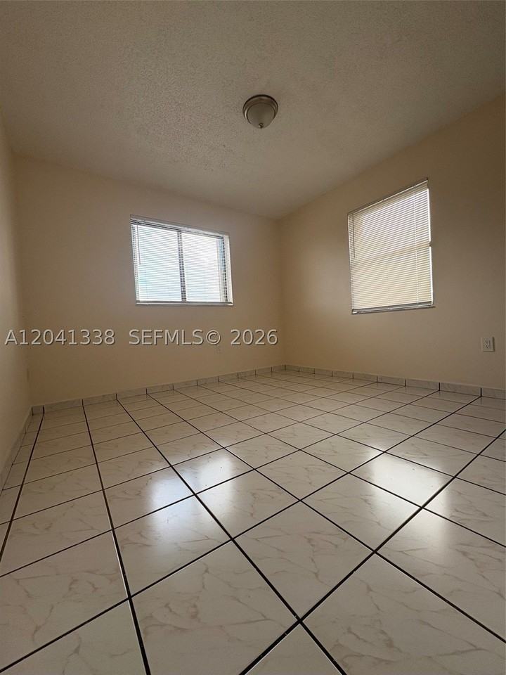 231 E 7th St #202 - Photo 6 of 7