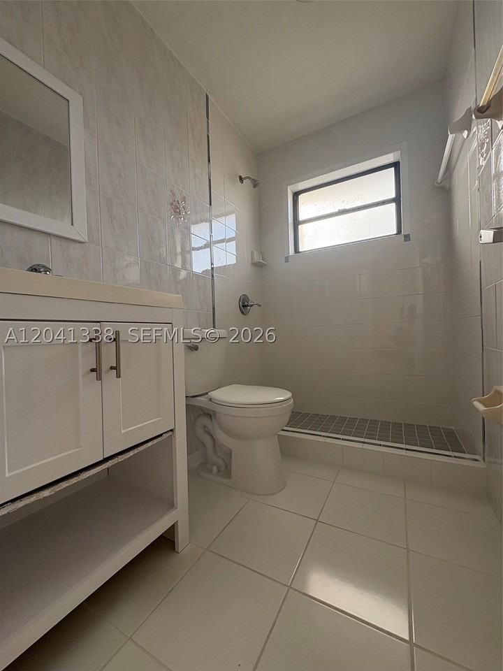 231 E 7th St #202 - Photo 7 of 7