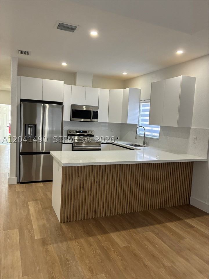 211 Sw 15th Ter - Photo 2 of 7