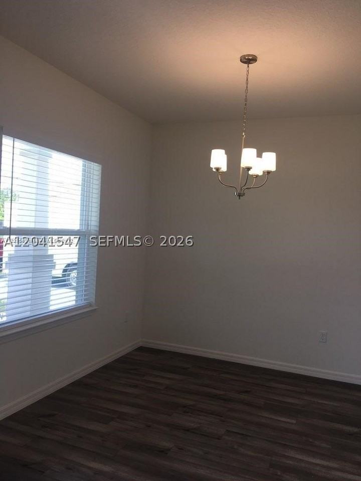 2240 Sw Lawrence St #0 - Photo 5 of 10