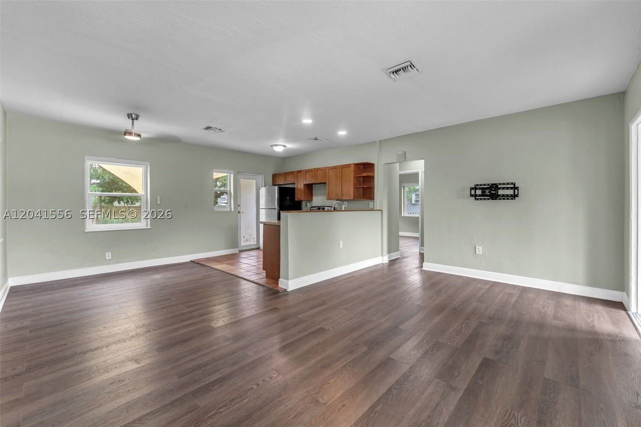 421 Nw 105th St #421 - Photo 5 of 30