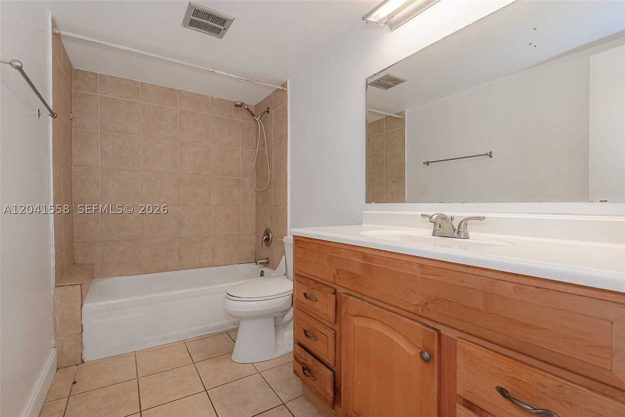 3101 Oakland Shores Dr #H105 - Photo 6 of 10