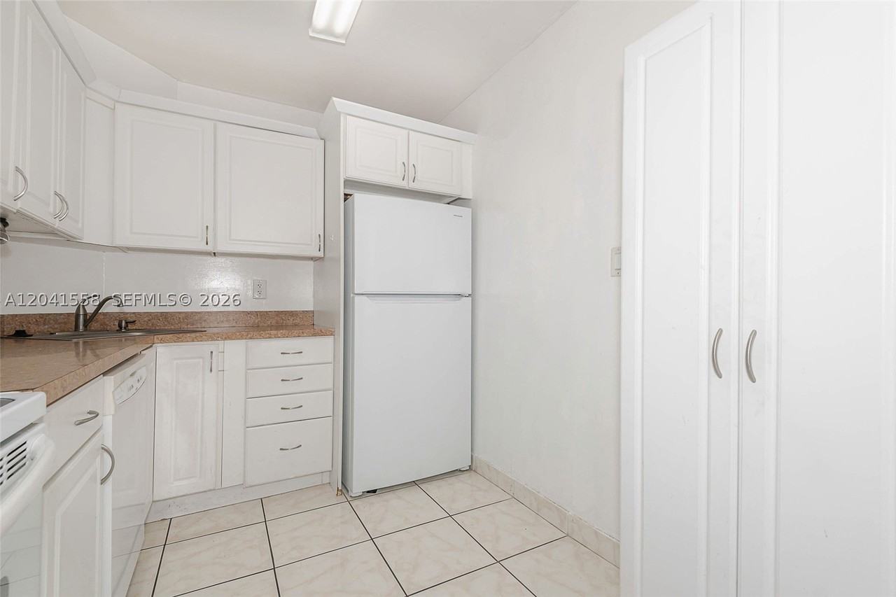 3101 Oakland Shores Dr #H105 - Photo 7 of 10