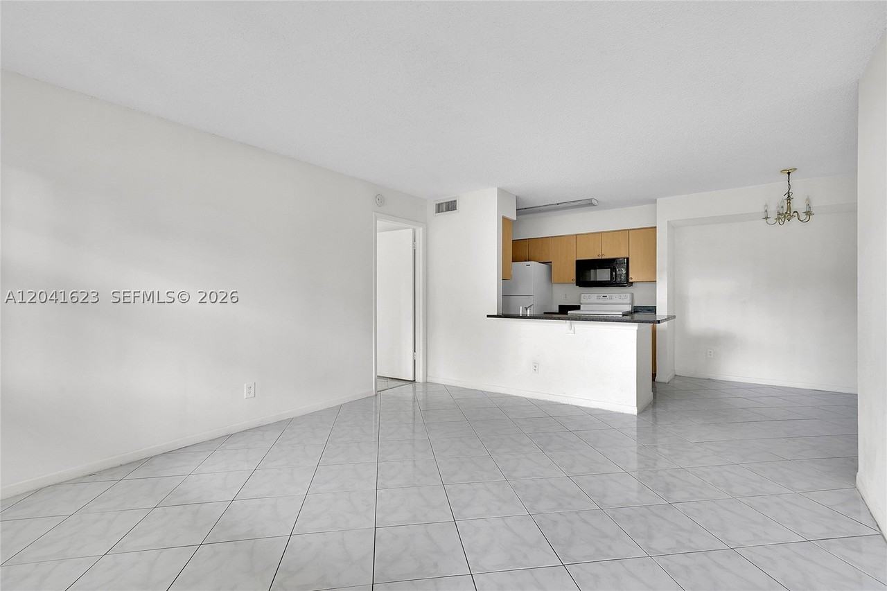 755 Nw 104th Ave #104 - Photo 3 of 18