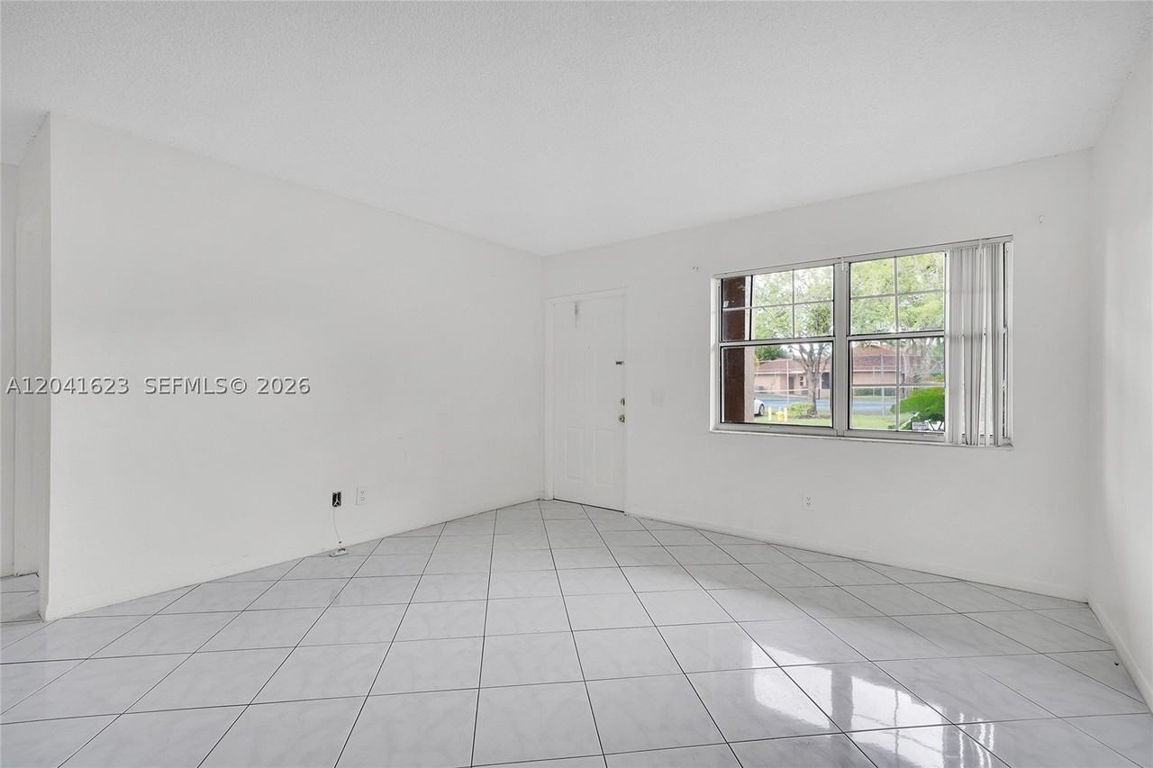 755 Nw 104th Ave #104 - Photo 4 of 18