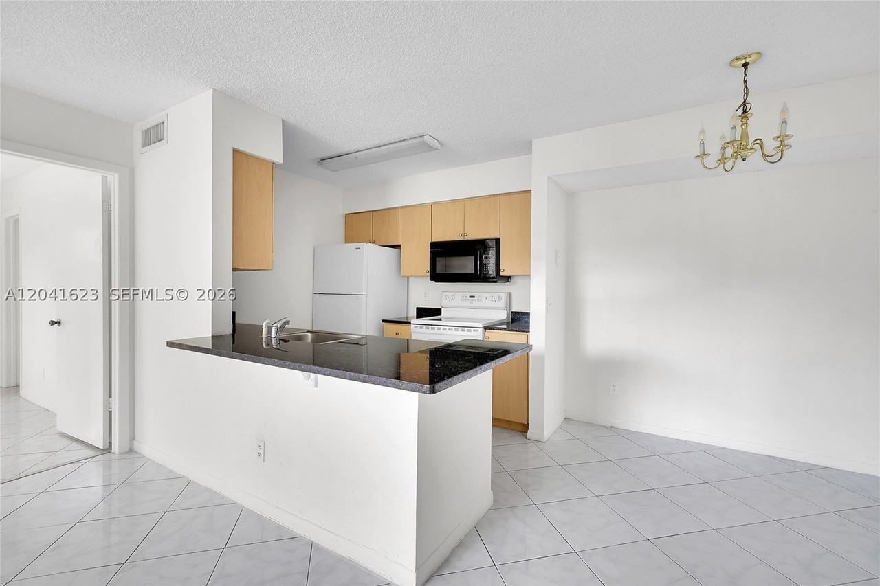 755 Nw 104th Ave #104 - Photo 5 of 18