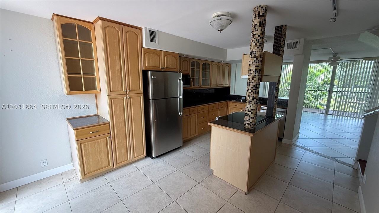 2921 Sw 87th Ave #511 - Photo 2 of 11