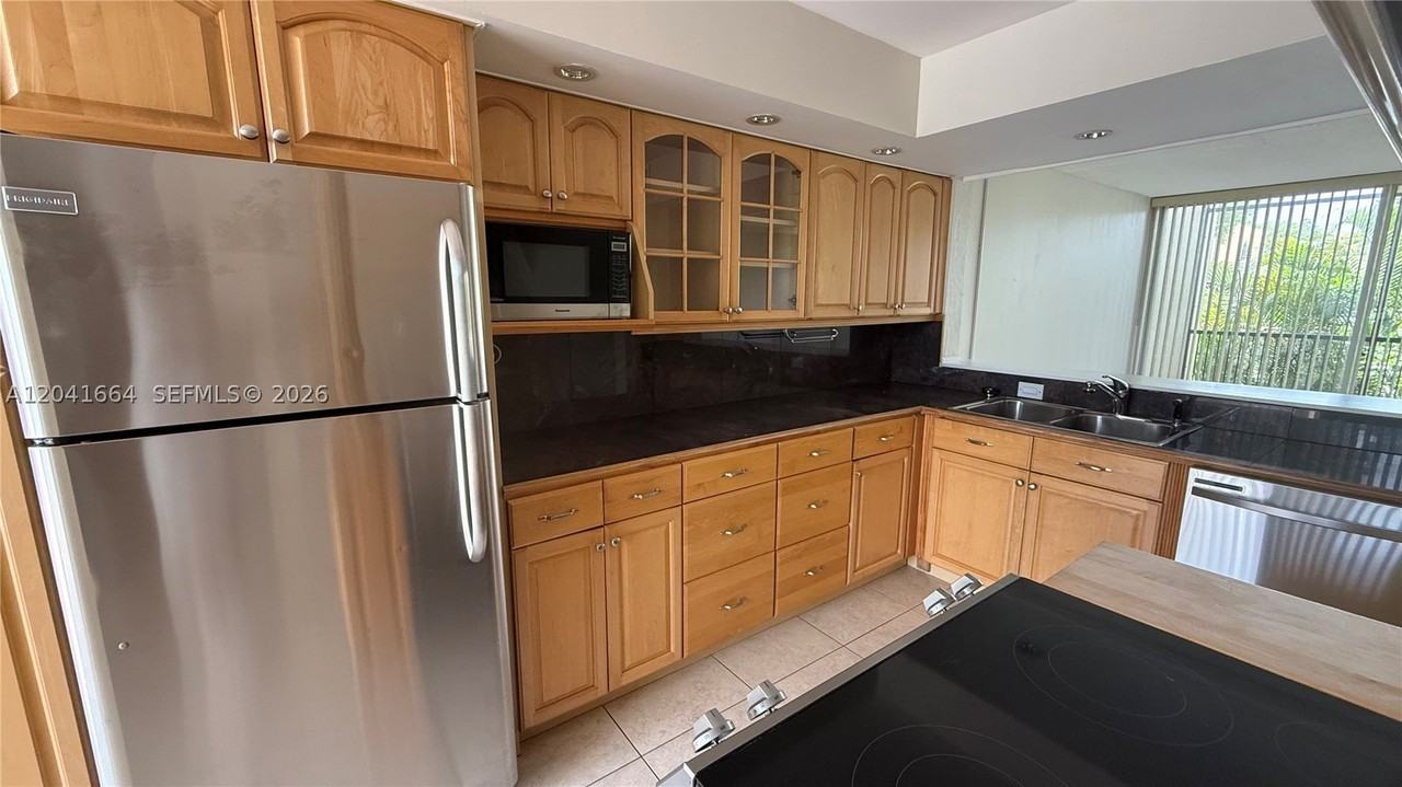 2921 Sw 87th Ave #511 - Photo 3 of 11