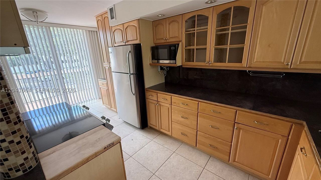 2921 Sw 87th Ave #511 - Photo 4 of 11