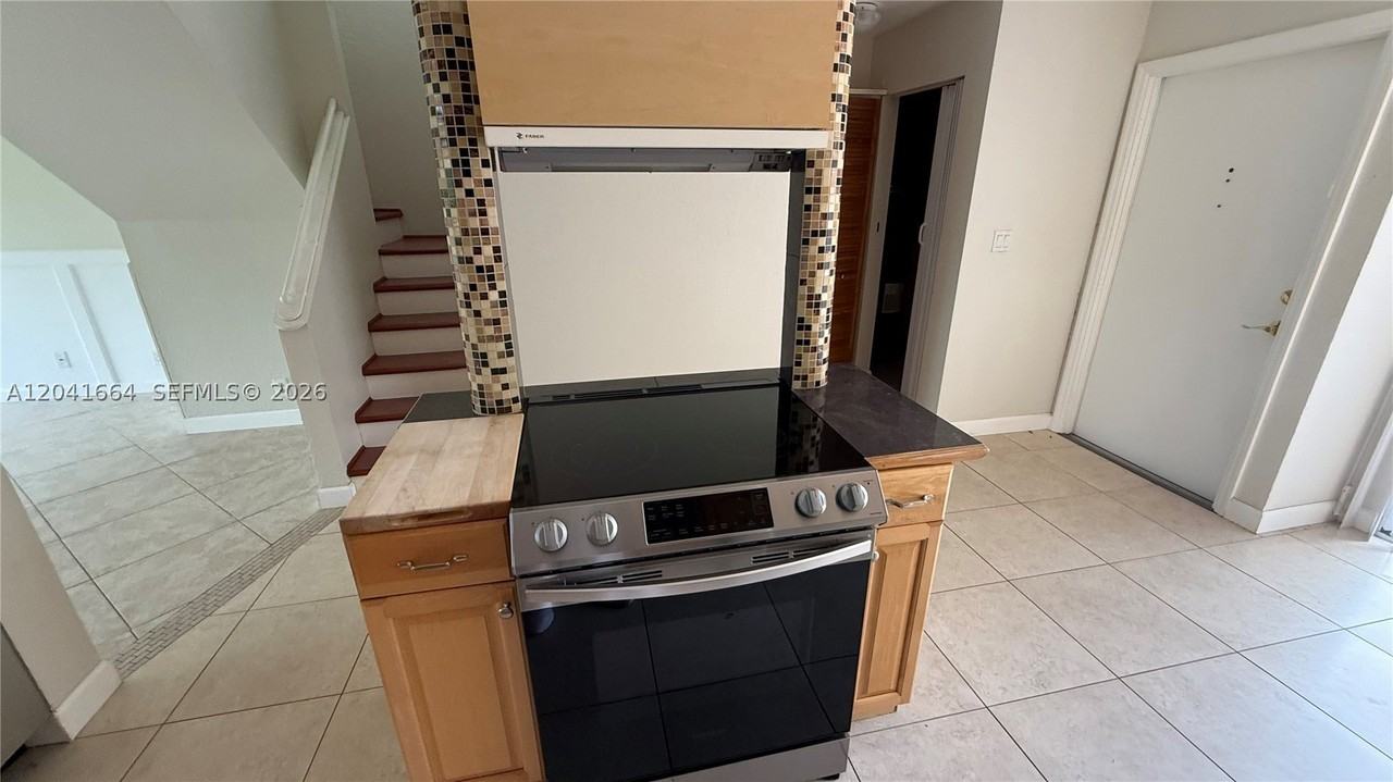 2921 Sw 87th Ave #511 - Photo 5 of 11