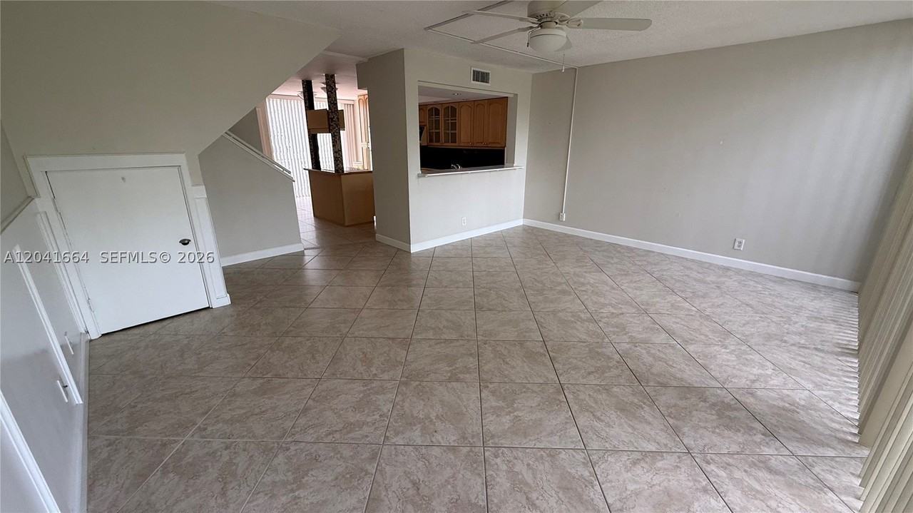 2921 Sw 87th Ave #511 - Photo 6 of 11