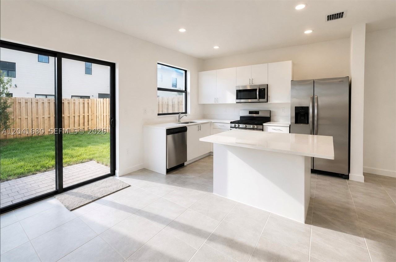 23251 Sw 128th Ave - Photo 3 of 32