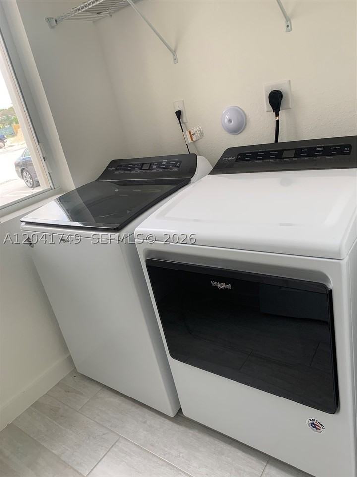 1068 Se 24th Ave #1068 - Photo 5 of 12