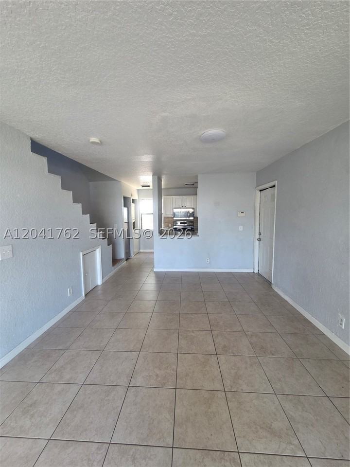 46 Se 10th St #3 - Photo 2 of 13