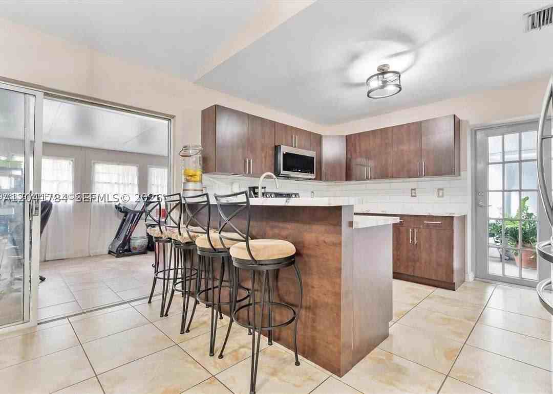 16834 Nw 70th Ave - Photo 4 of 12