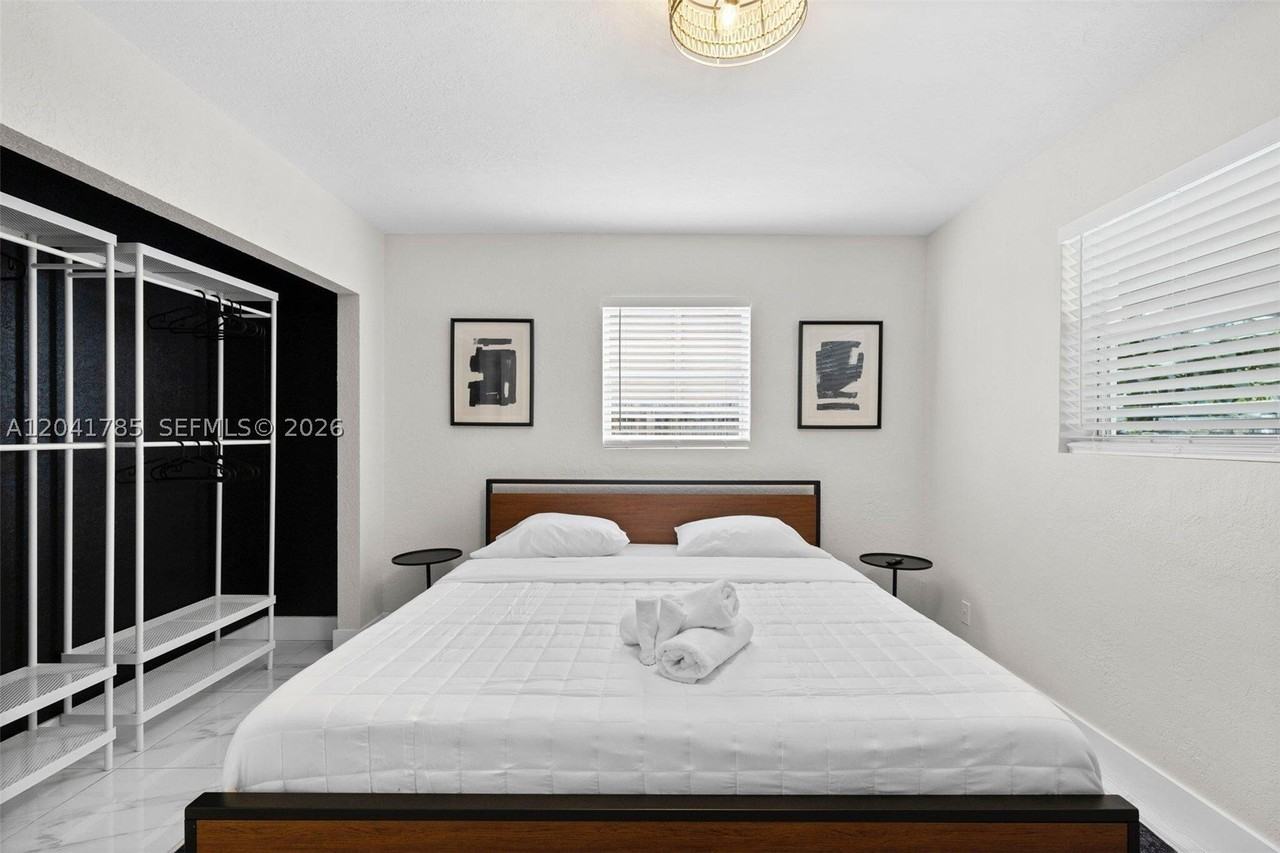 710 Sw 70th Ave - Photo 5 of 16