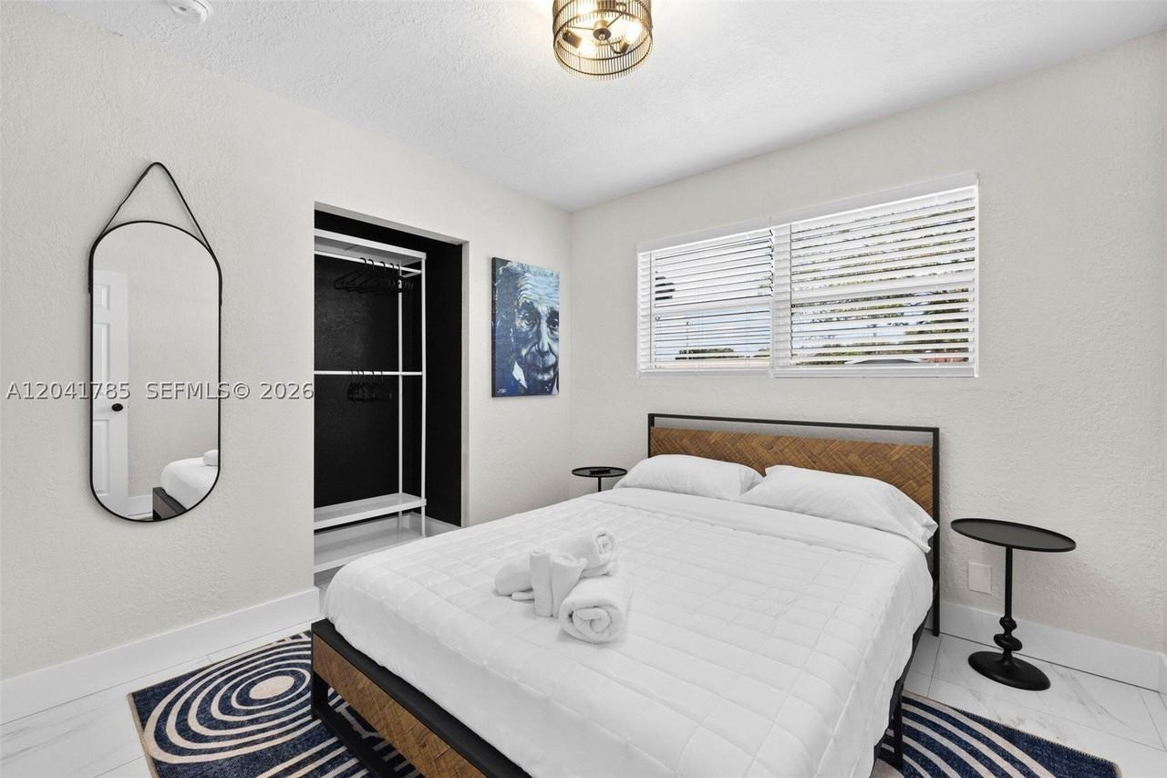 710 Sw 70th Ave - Photo 7 of 16