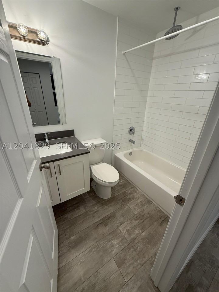 5129 Nw 5th Ave - Photo 4 of 14