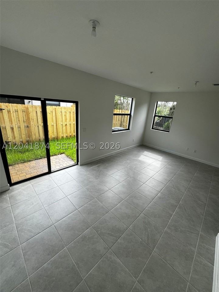 285 Sw 159th Ln #0 - Photo 7 of 39
