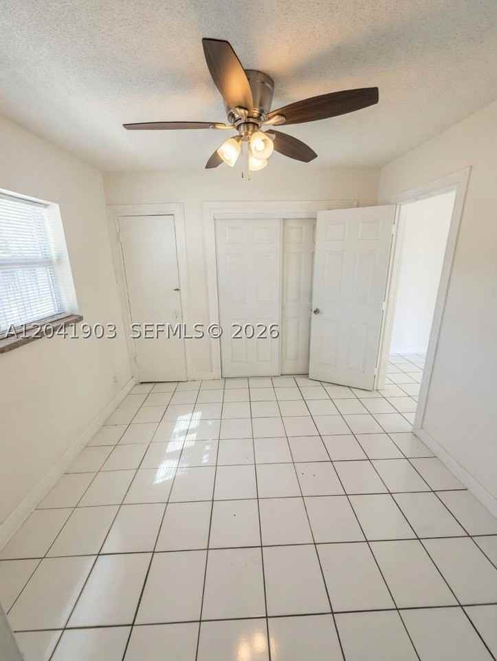 262 Sw 23rd St #1-5 - Photo 5 of 6