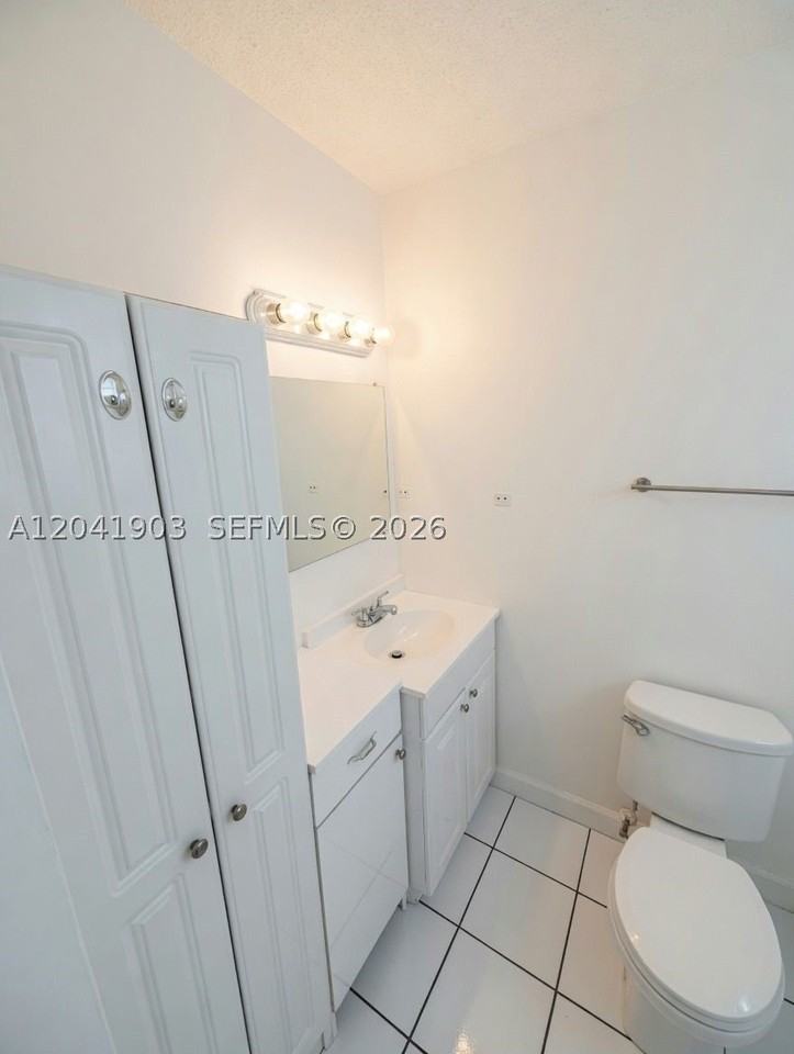 262 Sw 23rd St #1-5 - Photo 6 of 6