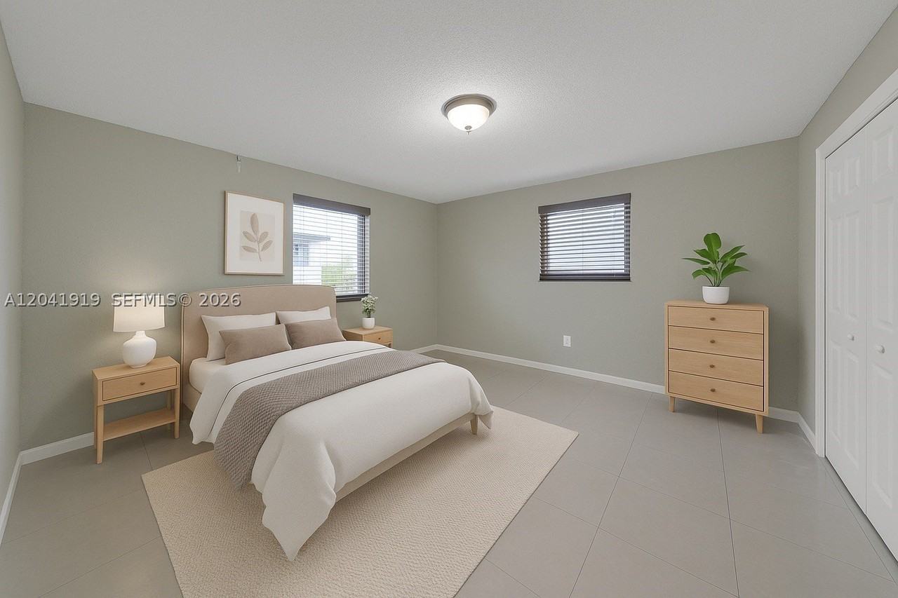 1701 Nw 37th Ave #B - Photo 2 of 14