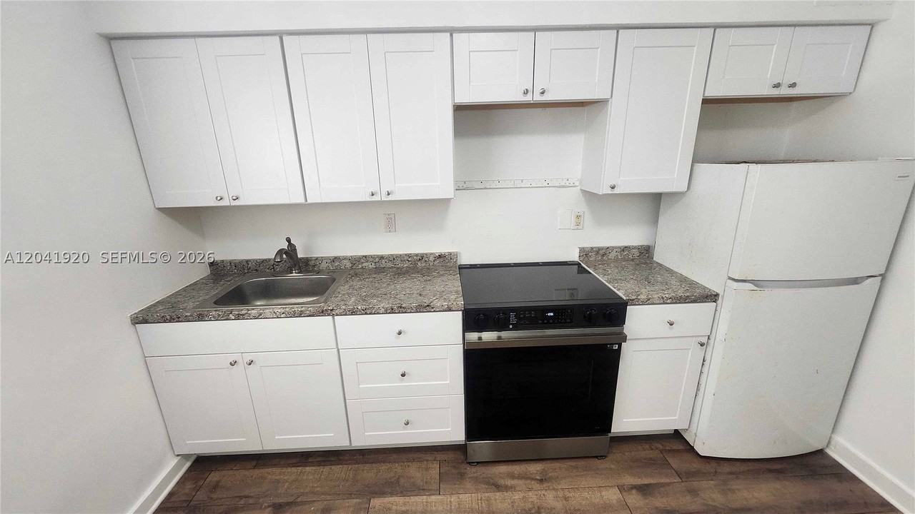 111 Nw 152nd St #11 - Photo 2 of 12
