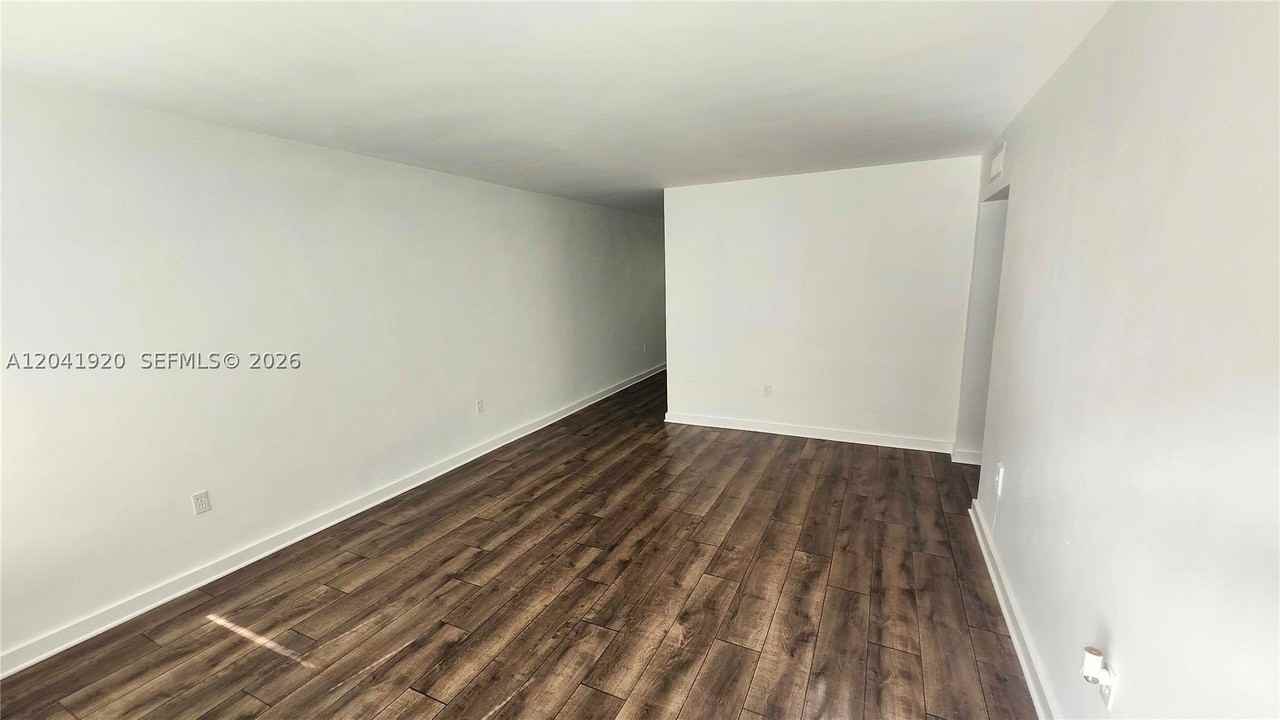 111 Nw 152nd St #11 - Photo 3 of 12