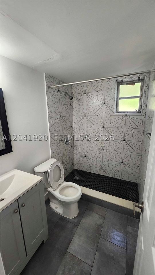 111 Nw 152nd St #11 - Photo 5 of 12