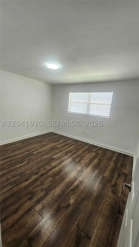 111 Nw 152nd St #11 - Photo 6 of 12