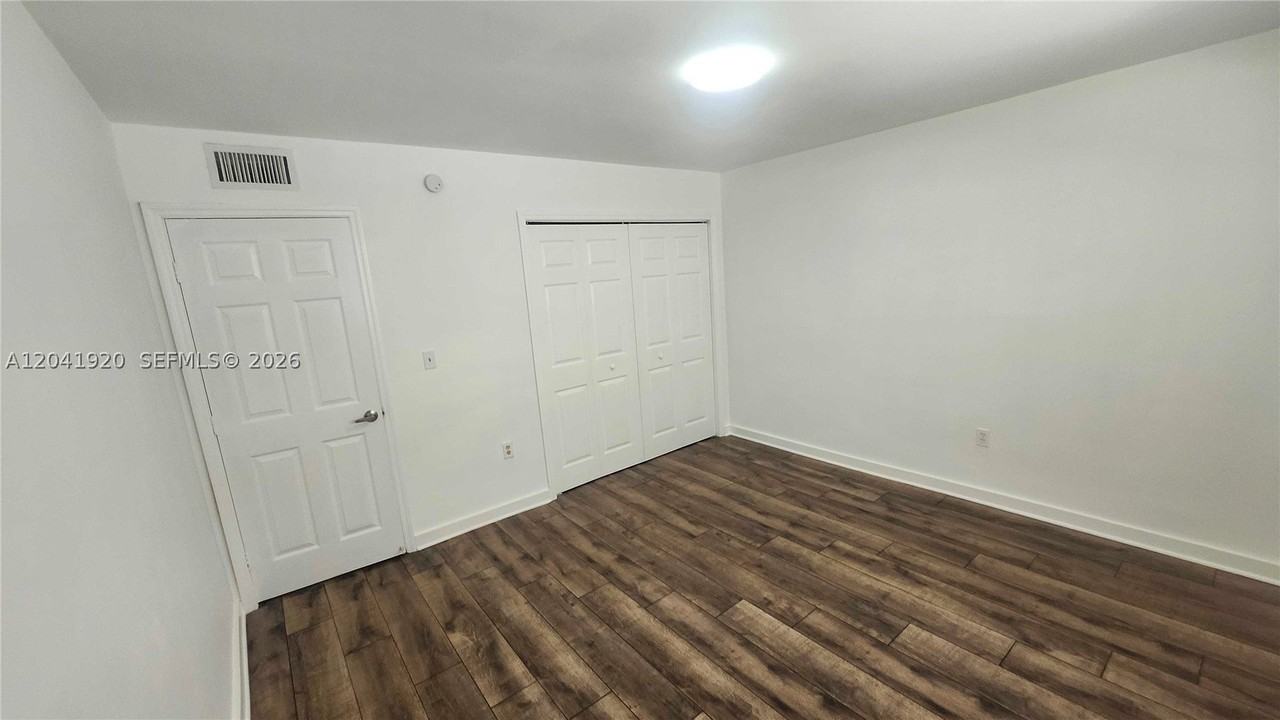 111 Nw 152nd St #11 - Photo 7 of 12