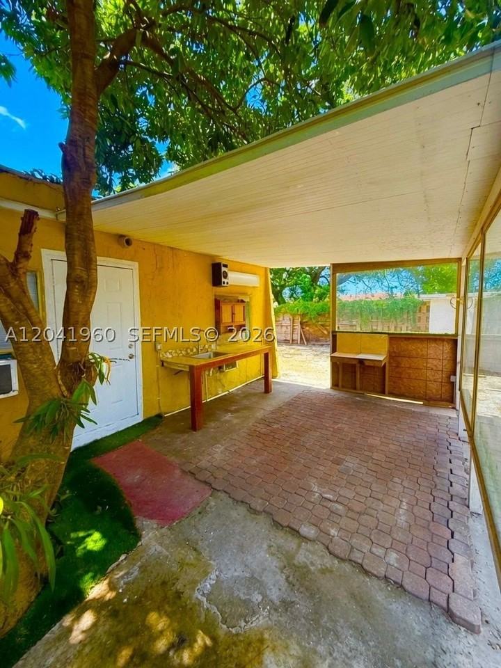 1340 Peri St #U - Photo 2 of 10