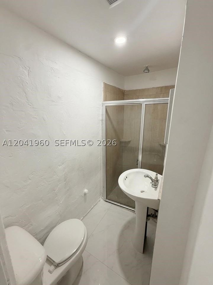 1340 Peri St #U - Photo 6 of 10