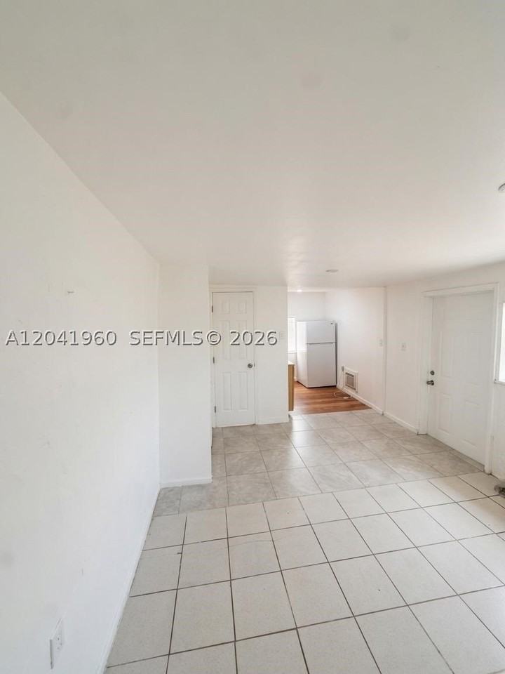 1340 Peri St #U - Photo 7 of 10