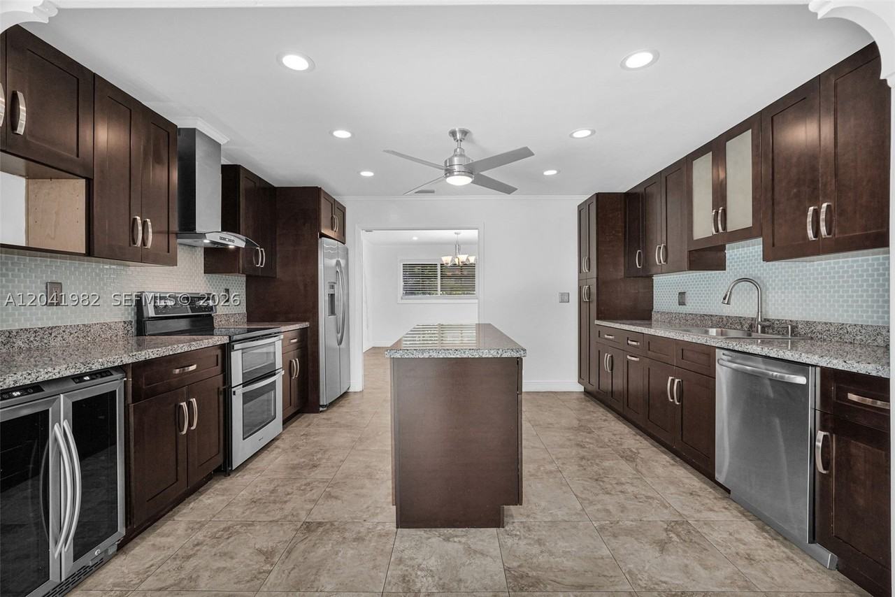 7700 Sw 139th Ter - Photo 5 of 36