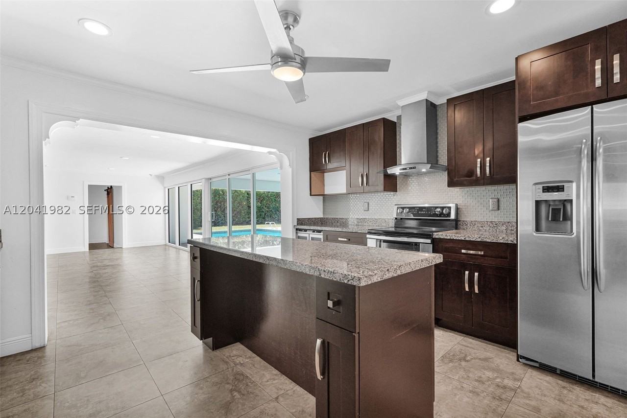 7700 Sw 139th Ter - Photo 6 of 36