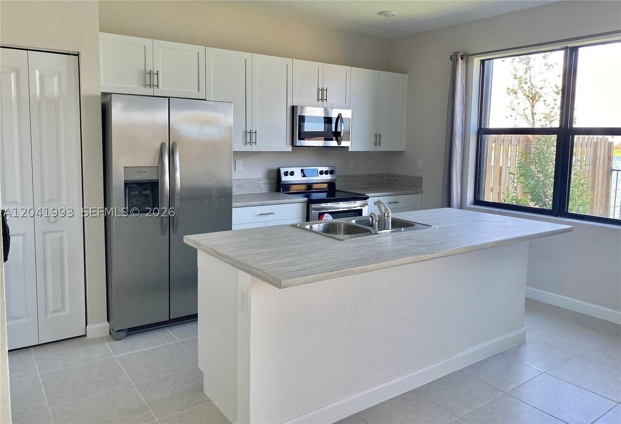 10265 Sw 231st Ln - Photo 3 of 12