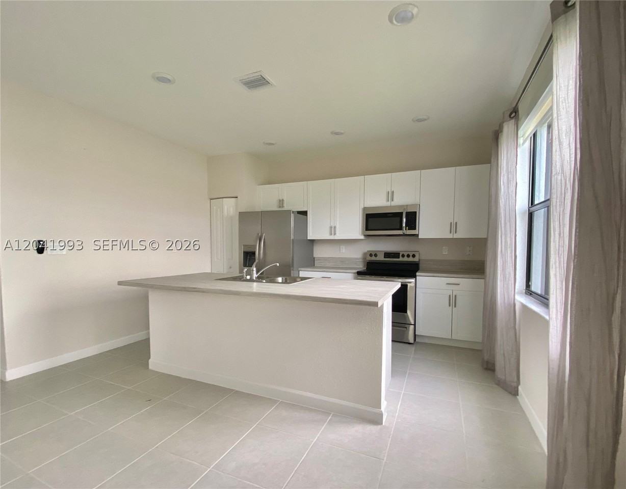 10265 Sw 231st Ln - Photo 4 of 12
