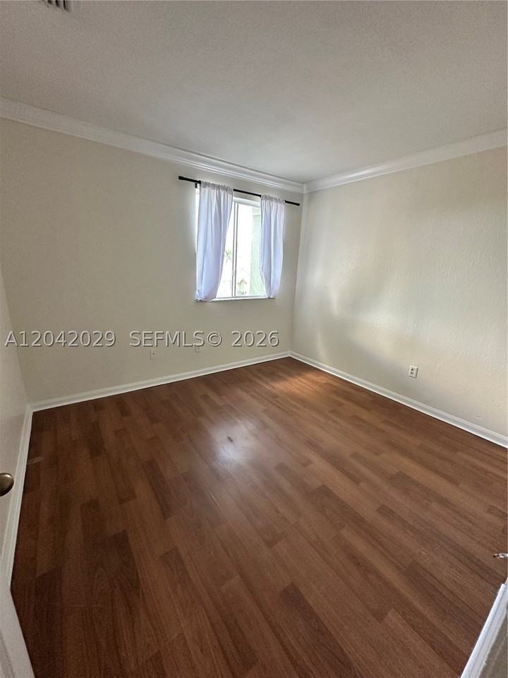 2704 Se 15th Pl - Photo 3 of 30