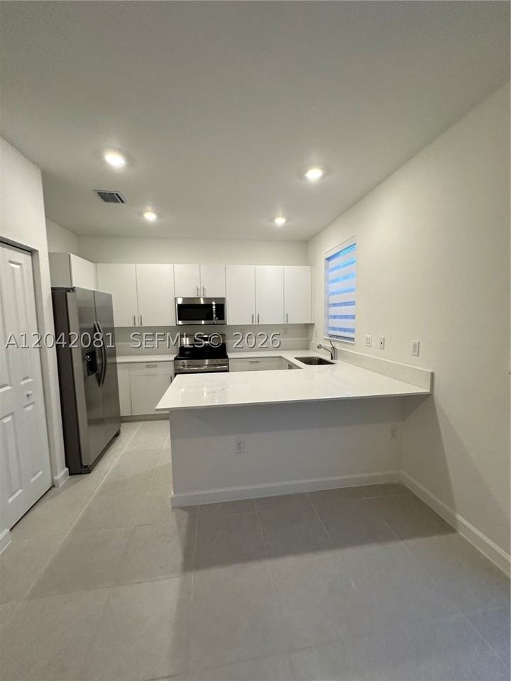 2889 Se 25th Ave #2889 - Photo 5 of 30