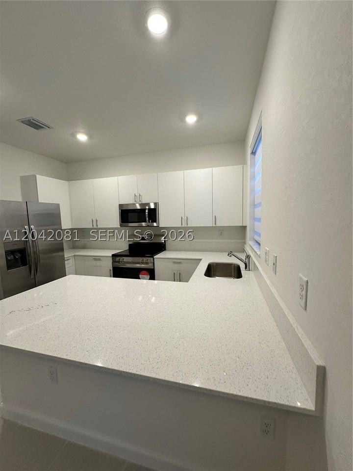 2889 Se 25th Ave #2889 - Photo 6 of 30